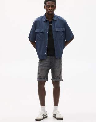 Pull & Bear - Bermuda en jean déchiré - Noir délavé-Gris