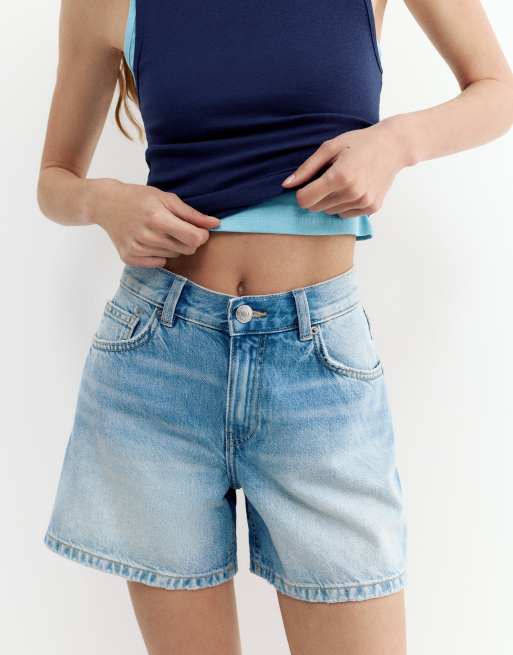 Pull&Bear – Bermuda-Jeansshorts in Blassblau mit mittelhohem Bund, 3 von 4