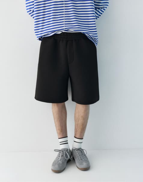 Pull&Bear Bermuda jogger sweat shorts in black - view 1