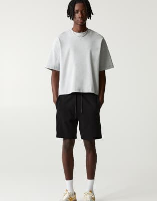 Pull&Bear – Bermuda-Joggingshorts aus Pikee in Schwarz - view 1