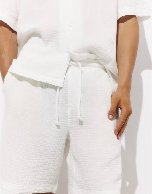 Pull&Bear Bermuda short sweatpants in white | ASOS