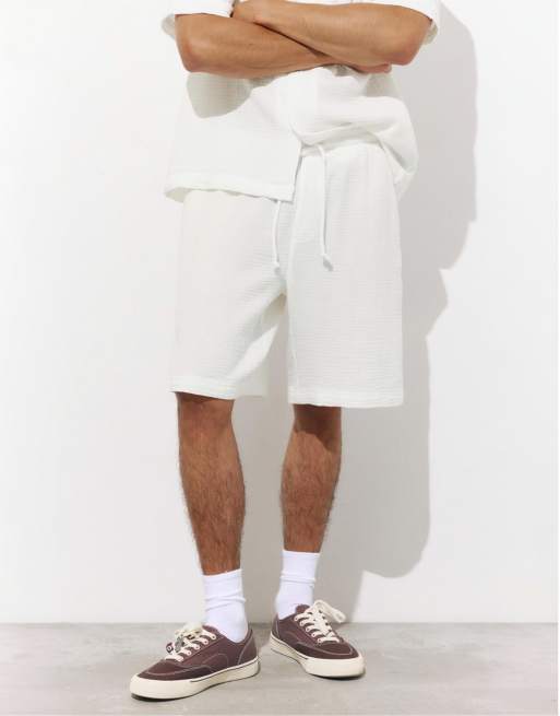 Pull&Bear Bermuda short sweatpants in white | ASOS