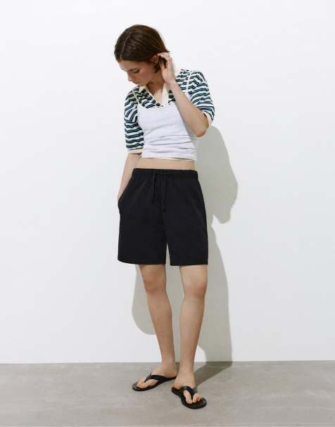 Pull&Bear – Bermudashorts in Schwarz mit elastischem Bund - view 1