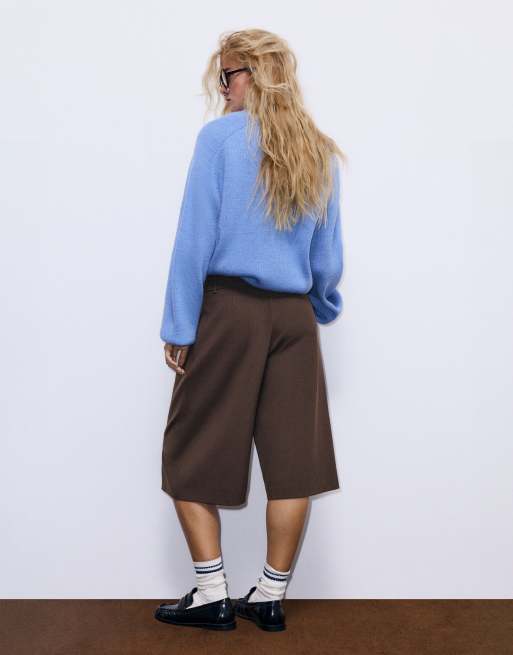 Pull&Bear bermudashorts med skræddersyet pasform og plisseringer i brun, 4 af 7