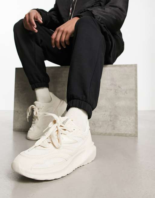 Pull&Bear – Beżowe buty sportowe na masywnej podeszwie – tylko w ASOS
