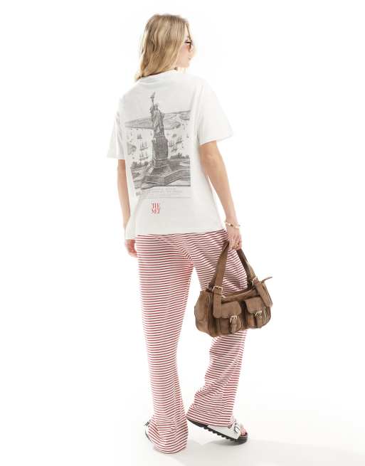 Pull&Bear – Biały T-shirt z grafiką „The Met” i nadrukiem Statuy Wolności na plecach