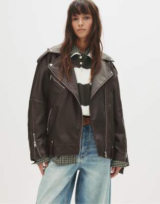 Pull & Bear - Bikerjacke aus Kunstleder in Braun-Brown