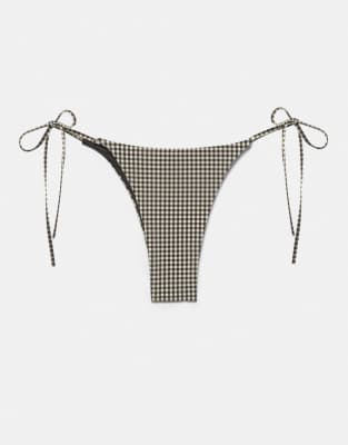 Pull & Bear - Bikinihose in Braun mit Vichy-Karos-Brown