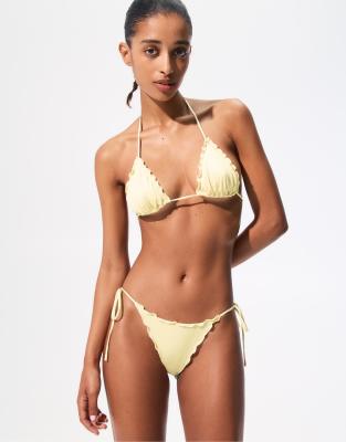 Pull & Bear - Bikinihose in Buttergelb mit Rüschen-Neutral