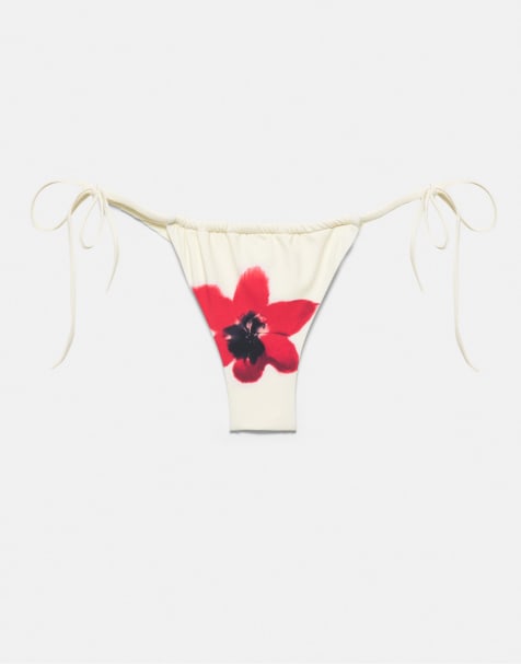 Pull&Bear – Bikinihose in Rot mit Blumenmotiv - view 1