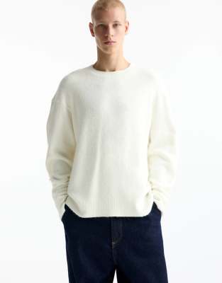 Black Label fluffy knitted sweater in ecru-Neutral