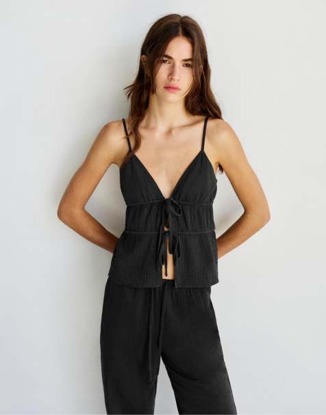 Pull&Bear – Bleksvart, texturerad topp med smala axelband - view 1