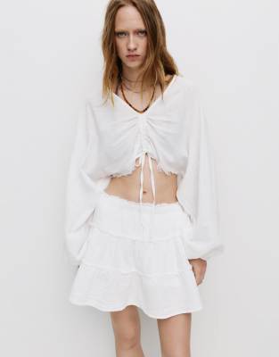 Pull & Bear - Bluse in Weiß mit gebundener Vorderseite