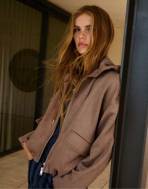 Pull&Bear bomber à capuche en coloris mink - view 1