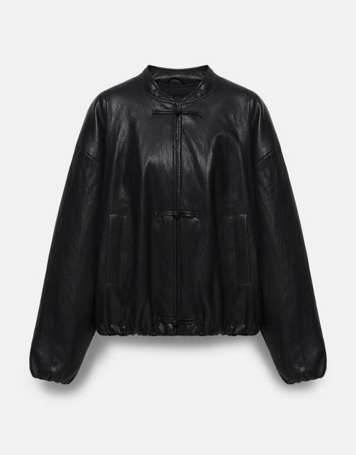 Pull&Bear bomber-jakke i læderlook med brandmands-hægter i sort, 5 af 7