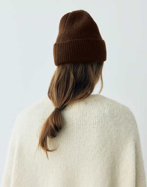 Pull&Bear bonnet en maille côtelée marron avec laine, 2 de 4