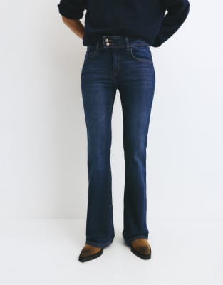 Pull & Bear - Bootcut-Jeans in Marineblau mit niedrigem Bund