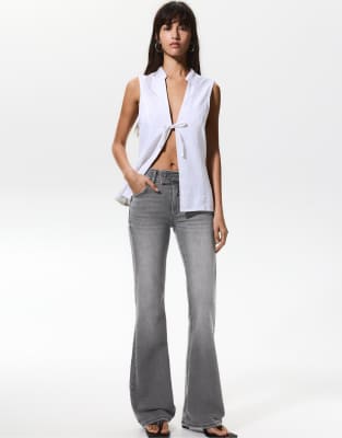 Pull & Bear - Bootcut-Jeans in meliertem Grau mit niedrigem Bund
