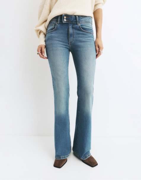 Pull&Bear – Bootcut-Jeans in Mittelblau mit niedrigem Bund - view 1