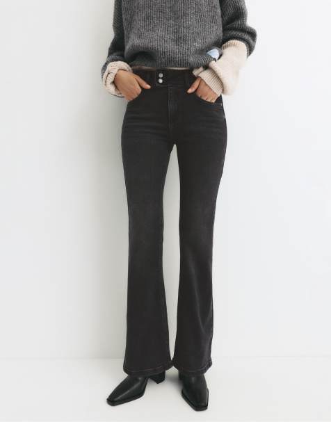 Pull&Bear – Bootcut-Jeans in Schwarz mit niedrigem Bund - view 1