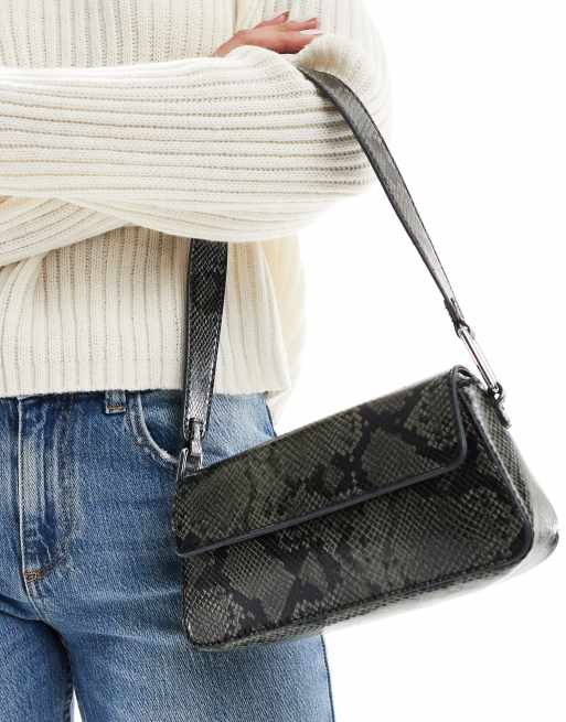 Pull&Bear - Borsa da spalla con chiusura a battente e stampa pitonata color grigio