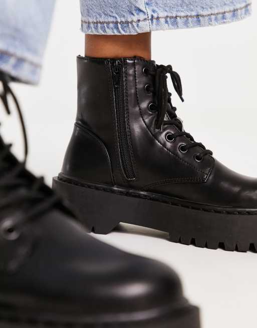 Pull Bear Bottines lacets et plateforme Noir ASOS