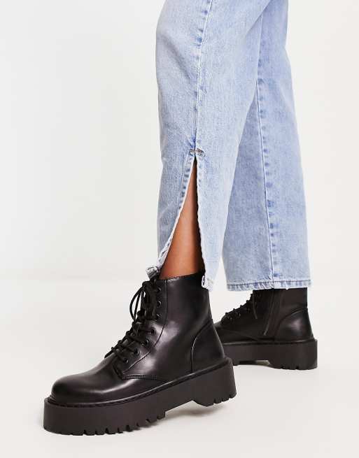 Pull Bear Bottines lacets et plateforme Noir ASOS