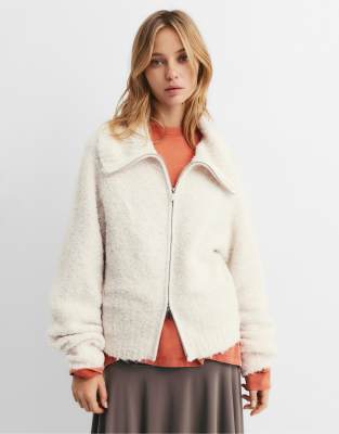 Pull & Bear - Bouclé-Strickjacke in Beige mit Reißverschluss-Neutral
