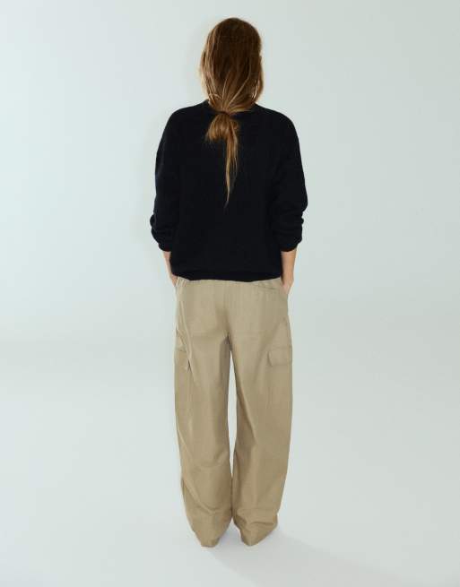 Pull&Bear boxy trui met V-hals in zwart met wol, 2 van 7