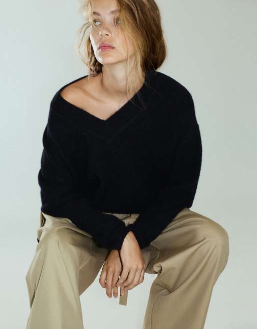Pull&Bear Boxy v-neck jumper in black, 3 of 7