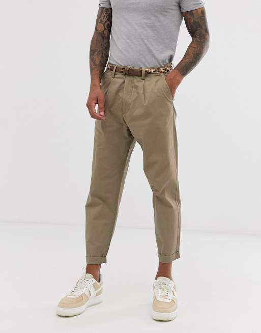 Pull&Bear – Brązowe chinosy o luźnym kroju z paskiem