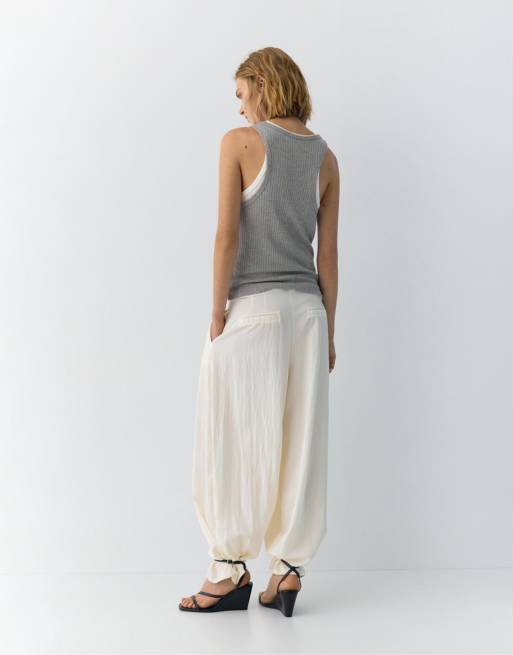 Pull&Bear - Broek met ballonpijpen en figuurnaden in beige, 4 van 4