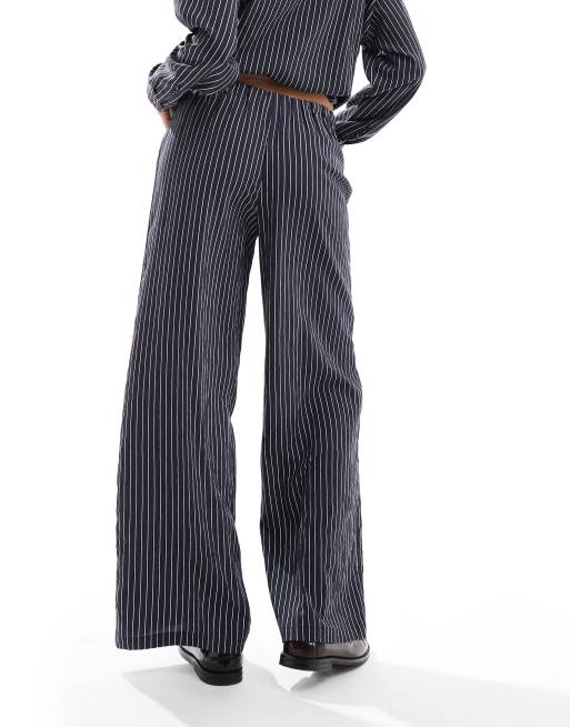 Pull&Bear - Broek met wijde pijpen en krijtstreep in marineblauw, deel van co-ord set, 4 van 5
