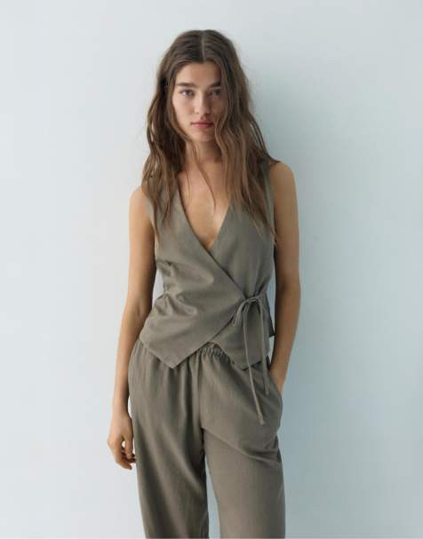 Pull&Bear – Brungrå väst i linnemix med knytning i sidan - view 1