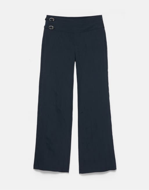 Pull&Bear Buckle-detail trousers in navy, 5 of 7