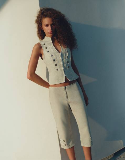 Pull&Bear Button capris in khaki - view 1