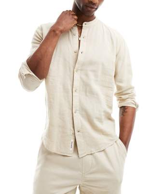 Pull&Bear - Camicia a maniche lunghe effetto lino color sabbia con scollo serafino