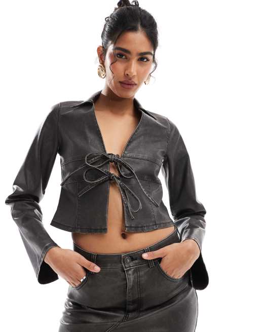 Pull&Bear - Camicia in pelle sintetica color nero slavato allacciata sul davanti
