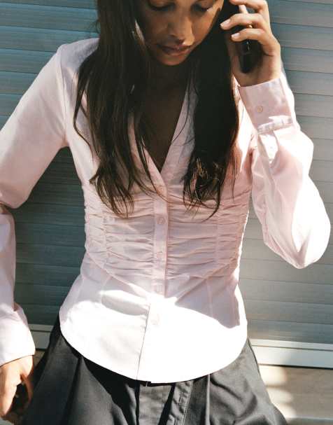 Pull&Bear camicia in popeline aderente con arricciature rosa - view 1