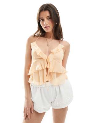 Pull & Bear - Camisole in Pfirsich mit Rüschen und Riemchen-Trägern am Rücken-Rosa