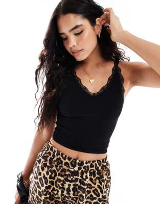 Pull & Bear Camisole in Schwarz mit Spitzenbesatz