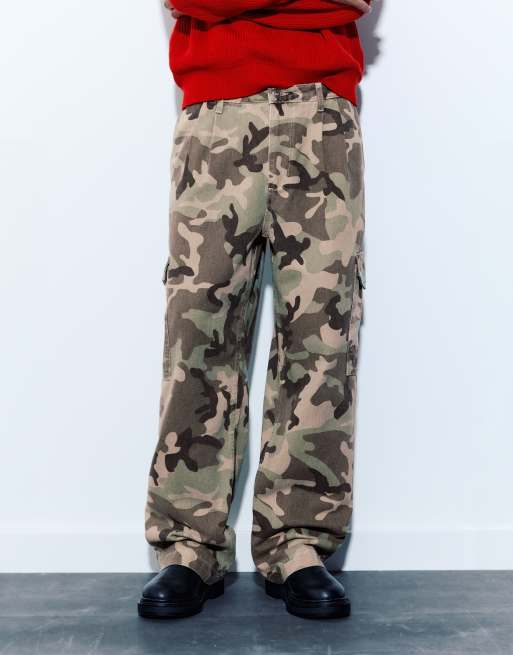 Pull&Bear Camo print cargo trousers in khaki, 4 of 7