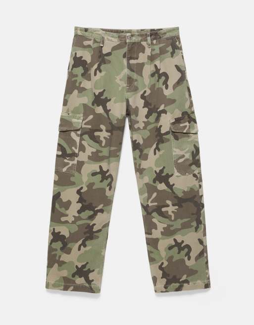 Pull&Bear Camo print cargo trousers in khaki, 6 of 7