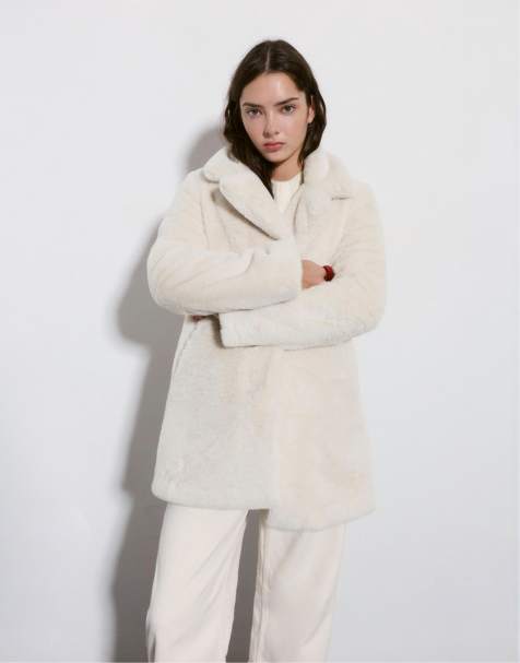 Pull&Bear - Cappotto beige in pelliccia sintetica con colletto a rever - view 1