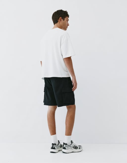Pull&Bear Cargo bermuda shorts in black, 2 of 7