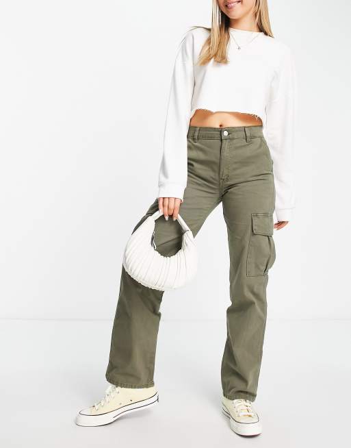 Pull&Bear CargoHose in Khaki mit hohem Bund und geradem Schnitt ASOS