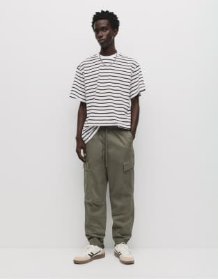 Pull & Bear Cargo joggers in khaki-Green