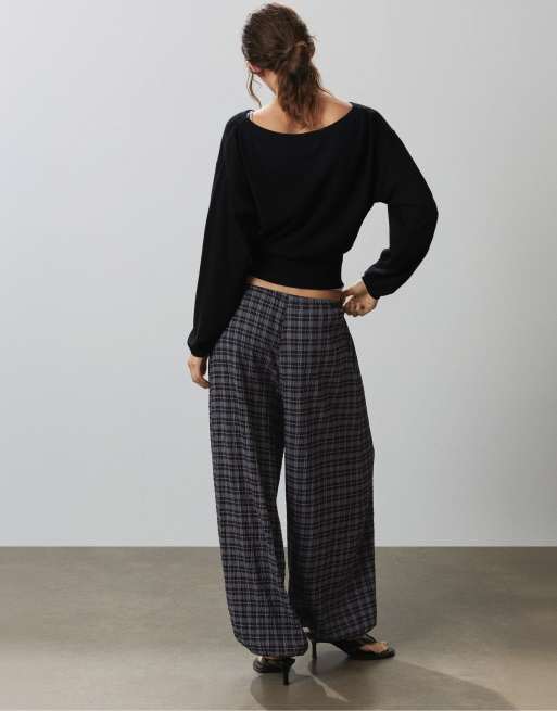 Pull&Bear Check sarouel trousers in grey, 4 of 7