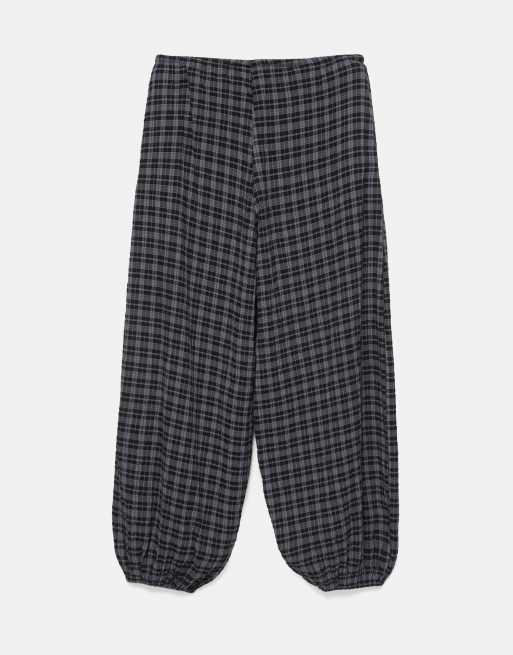Pull&Bear Check sarouel trousers in grey, 7 of 7