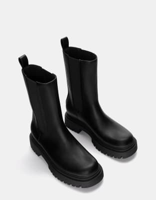 Pull & Bear - Chelsea-Stiefel in Schwarz mit dicker Sohle und Used-Optik